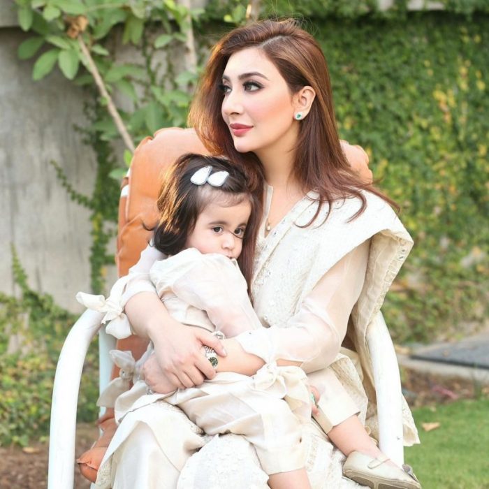 Aisha Khan Beautiful pictures with Her Daughter Mahnoor