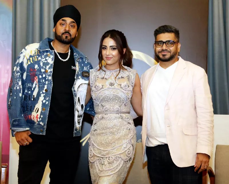 Kangna – Starring ManjMusik and Ushna Shah launched Globally