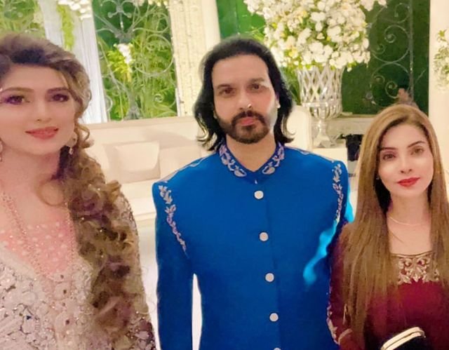 Beautiful Pictures of Humayun Saeed with family 