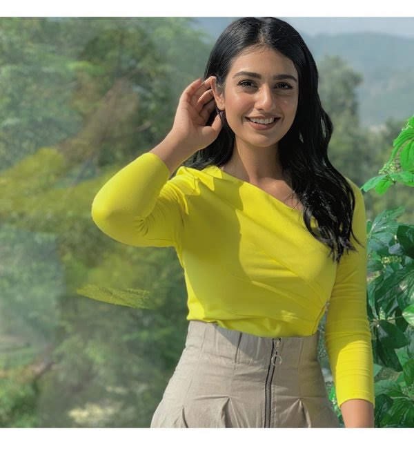 Sarah Khan is Epitome of Grace in Recent Shoot 3 Sarah Khan is Epitome of Grace in Recent Shoot