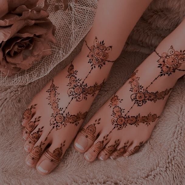 Simple Hand and Feet Mehndi Designs 2022 for weddings