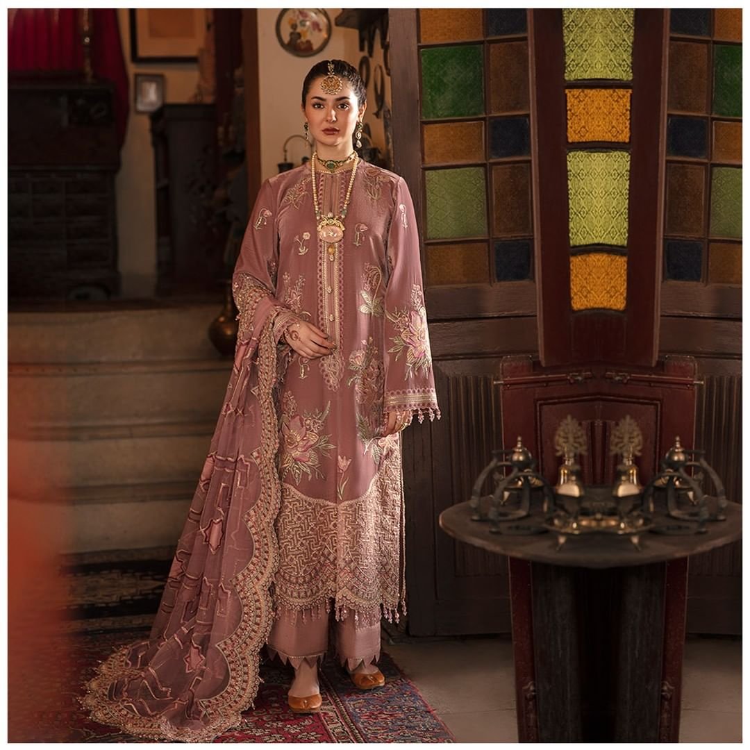 Hania Aamir exudes Elegance in recent photoshoot 3 Hania Aamir exudes Elegance in recent photoshoot