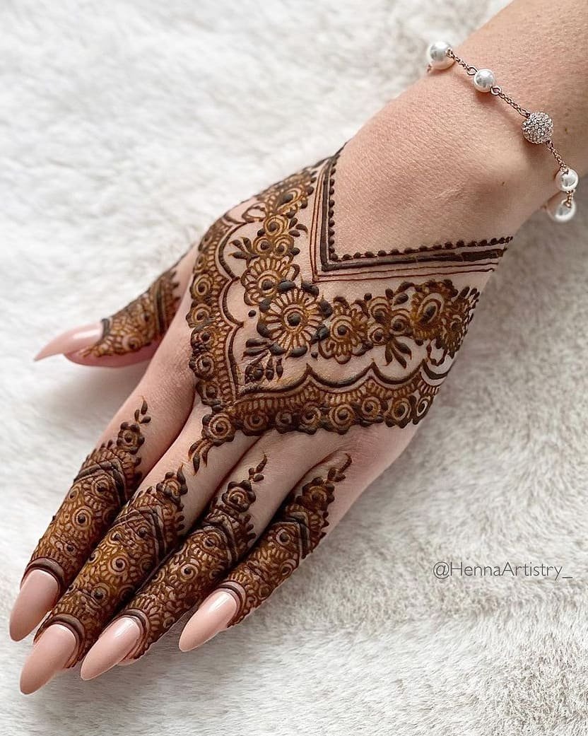 Simple Hand and Feet Mehndi Designs 2022 for weddings 10 Simple Hand and Feet Mehndi Designs 2022 for weddings