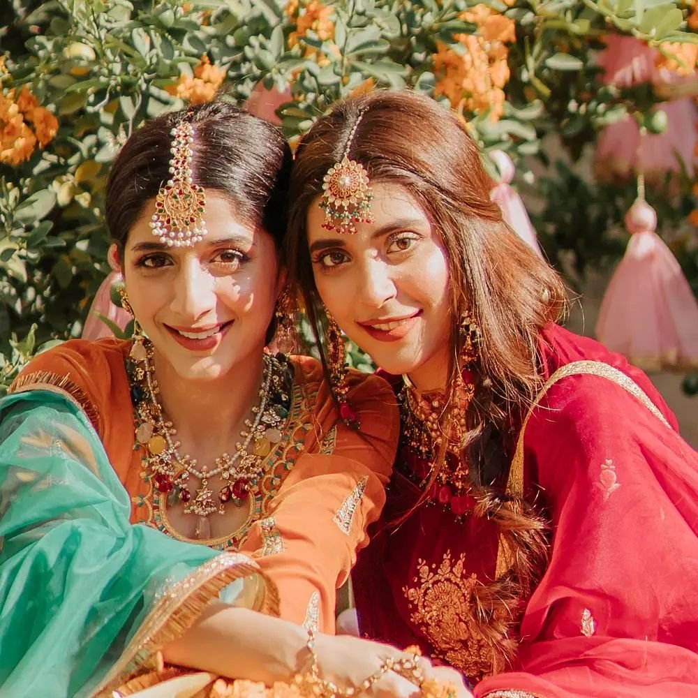 Mawra Hocane Charming pictures with her mother