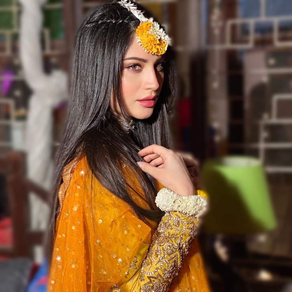 Neelam Munir looking Stunning in Yellow Ensemble 5 Neelam Munir looking Stunning in Yellow Ensemble