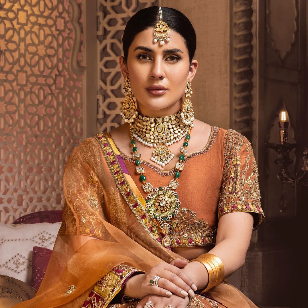 Kubra Khan Royal Looks in Gorgeous outfits with Stunning Jewelry