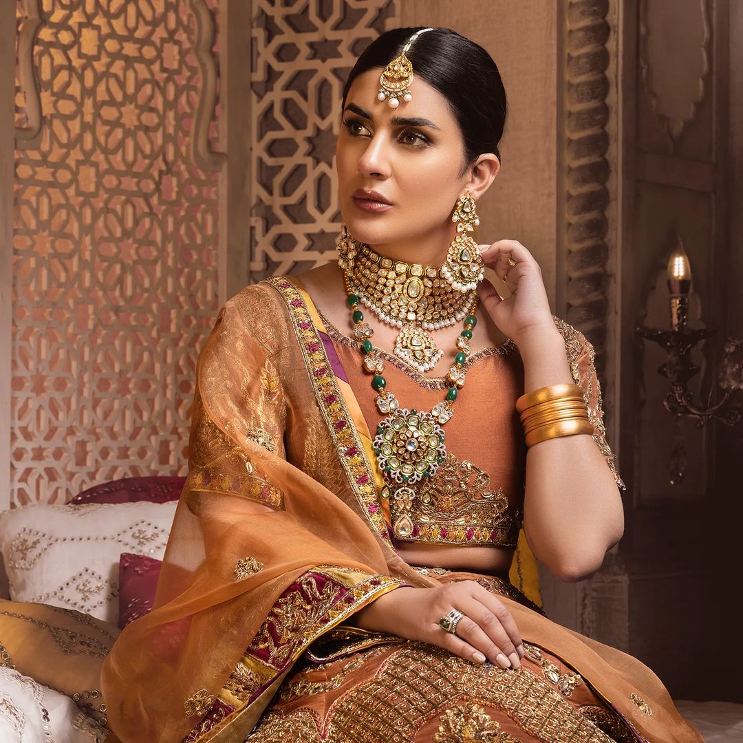Kubra Khan Royal Looks in Gorgeous outfits with Stunning Jewelry