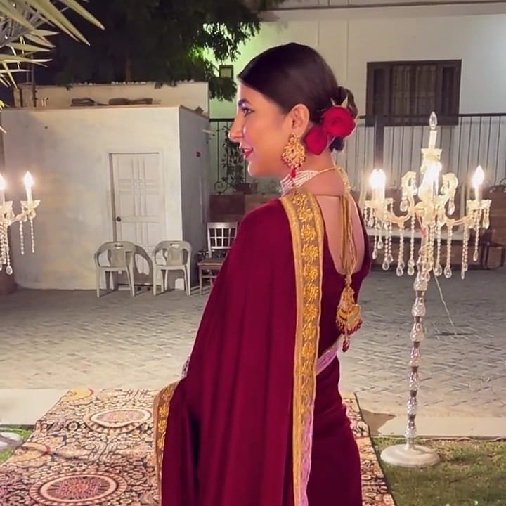 Actress Areeba Habib Qawali Night - Stunning Looks in Velevet Outfits