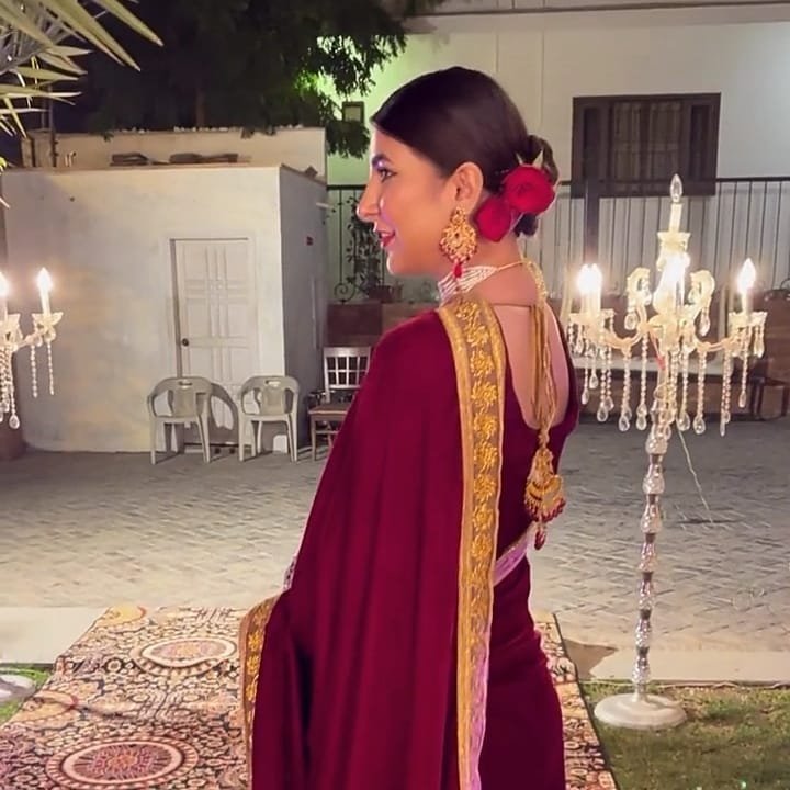 Actress Areeba Habib Qawali Night - Stunning Looks in Velevet Outfits 6 Actress Areeba Habib Qawali Night - Stunning Looks in Velevet Outfits