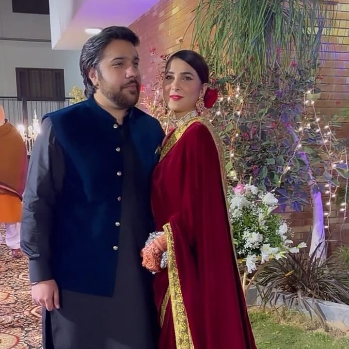 Actress Areeba Habib Qawali Night - Stunning Looks in Velevet Outfits 3 Actress Areeba Habib Qawali Night - Stunning Looks in Velevet Outfits
