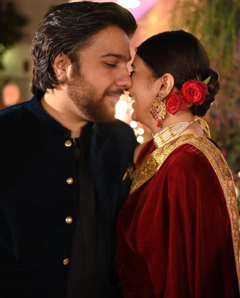 Actress Areeba Habib Qawali Night - Stunning Looks in Velevet Outfits 7 Actress Areeba Habib Qawali Night - Stunning Looks in Velevet Outfits