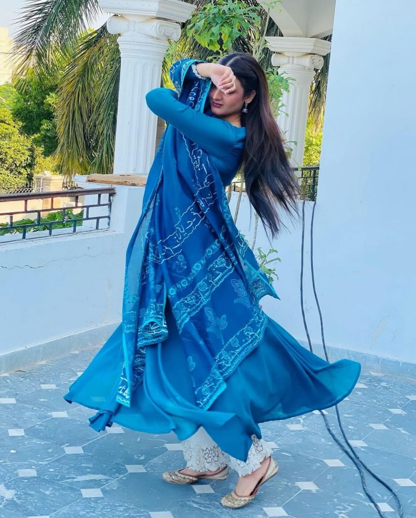 Hira Mani dress to nine in stunning Blue 5 Hira Mani dress to nine in stunning Blue