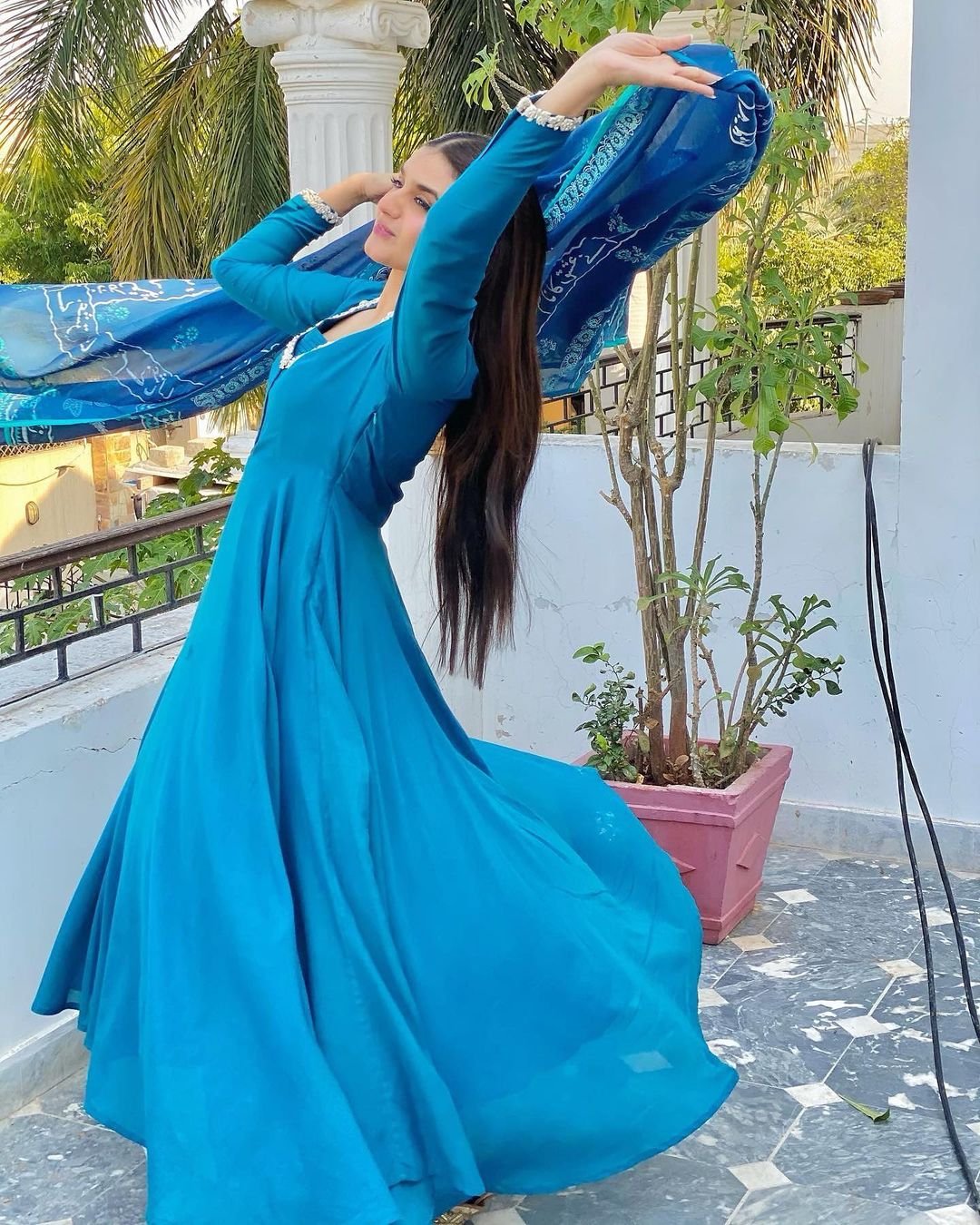 Hira Mani dress to nine in stunning Blue 4 Hira Mani dress to nine in stunning Blue