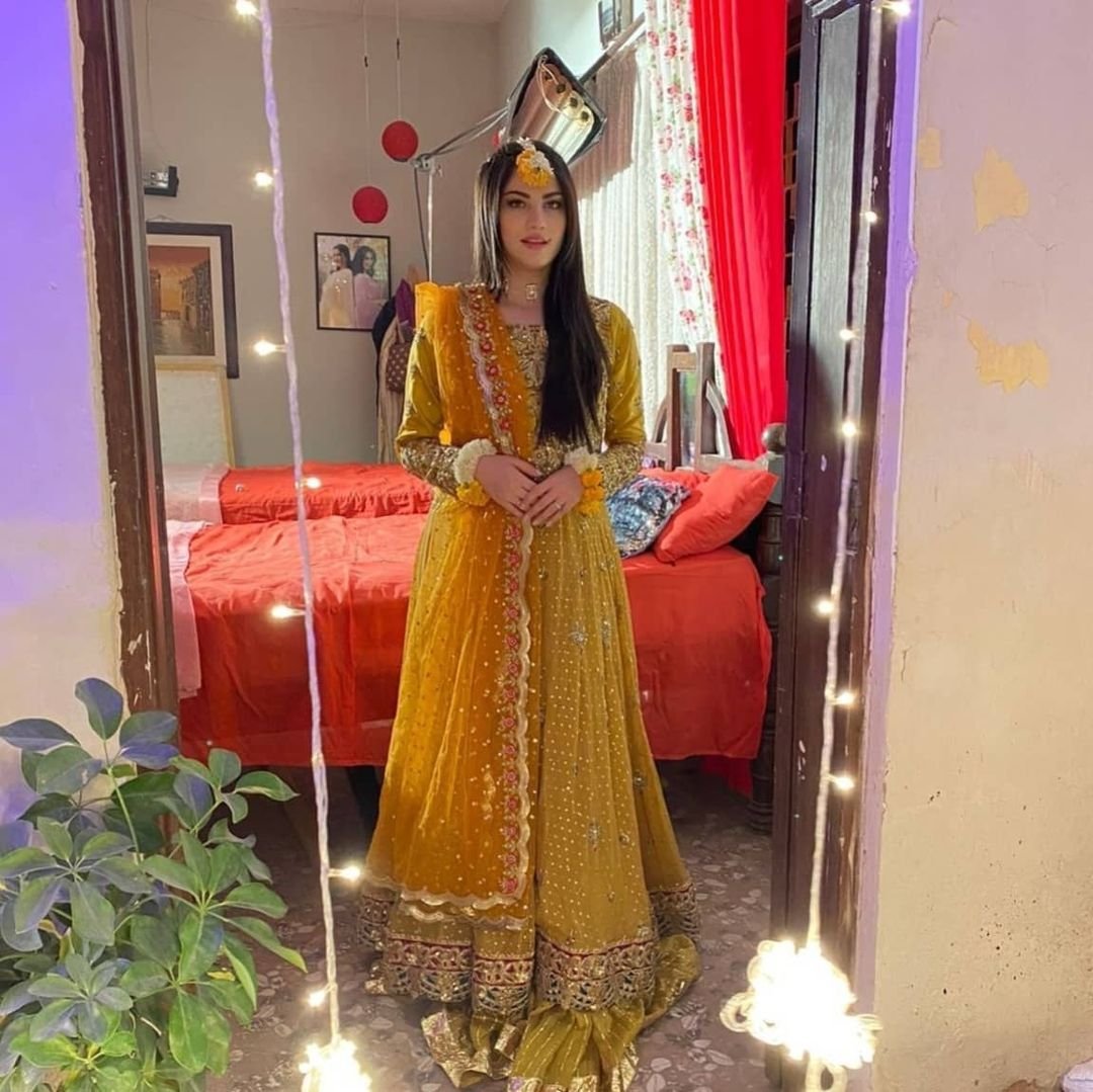 Neelam Munir looking Stunning in Yellow Ensemble 3 Neelam Munir looking Stunning in Yellow Ensemble