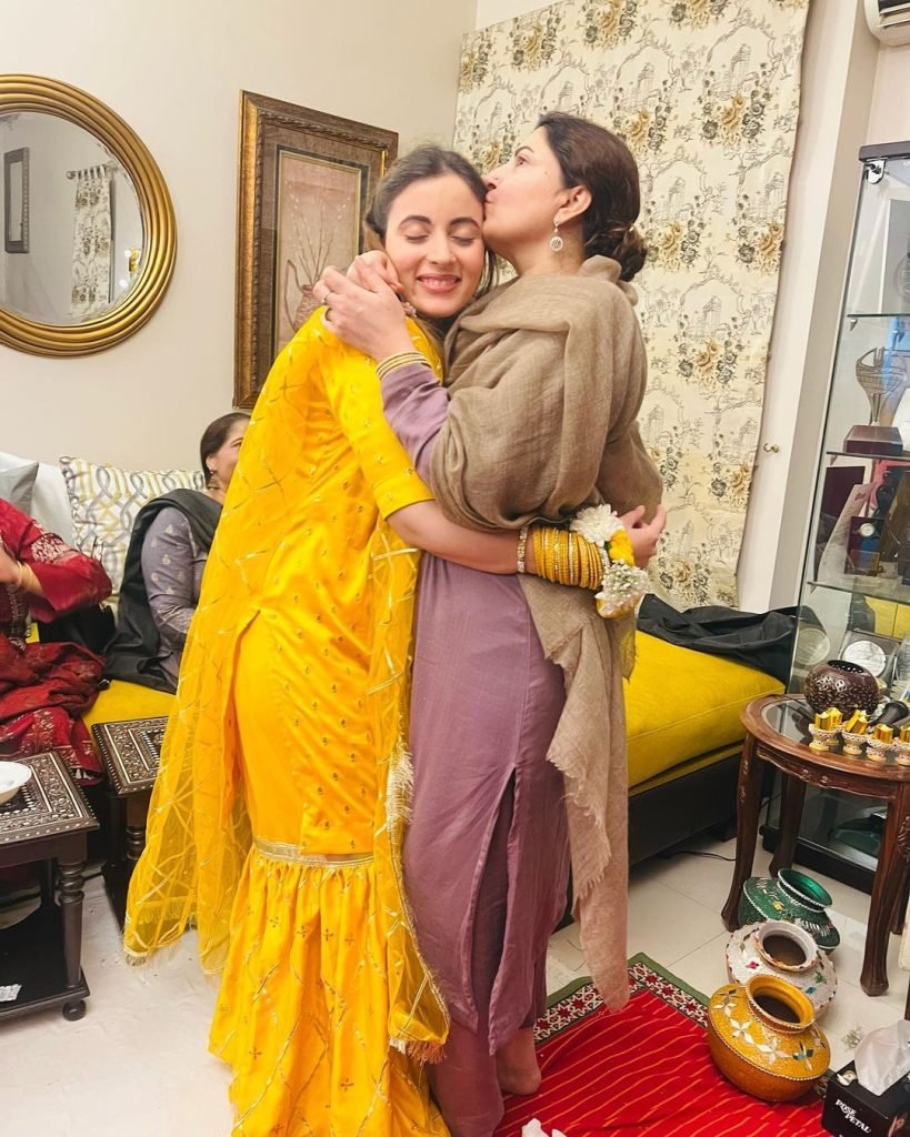 Beautiful Pictures of Shagufta Ejaz Daughter Engagment 11 Beautiful Pictures of Shagufta Ejaz Daughter Engagment