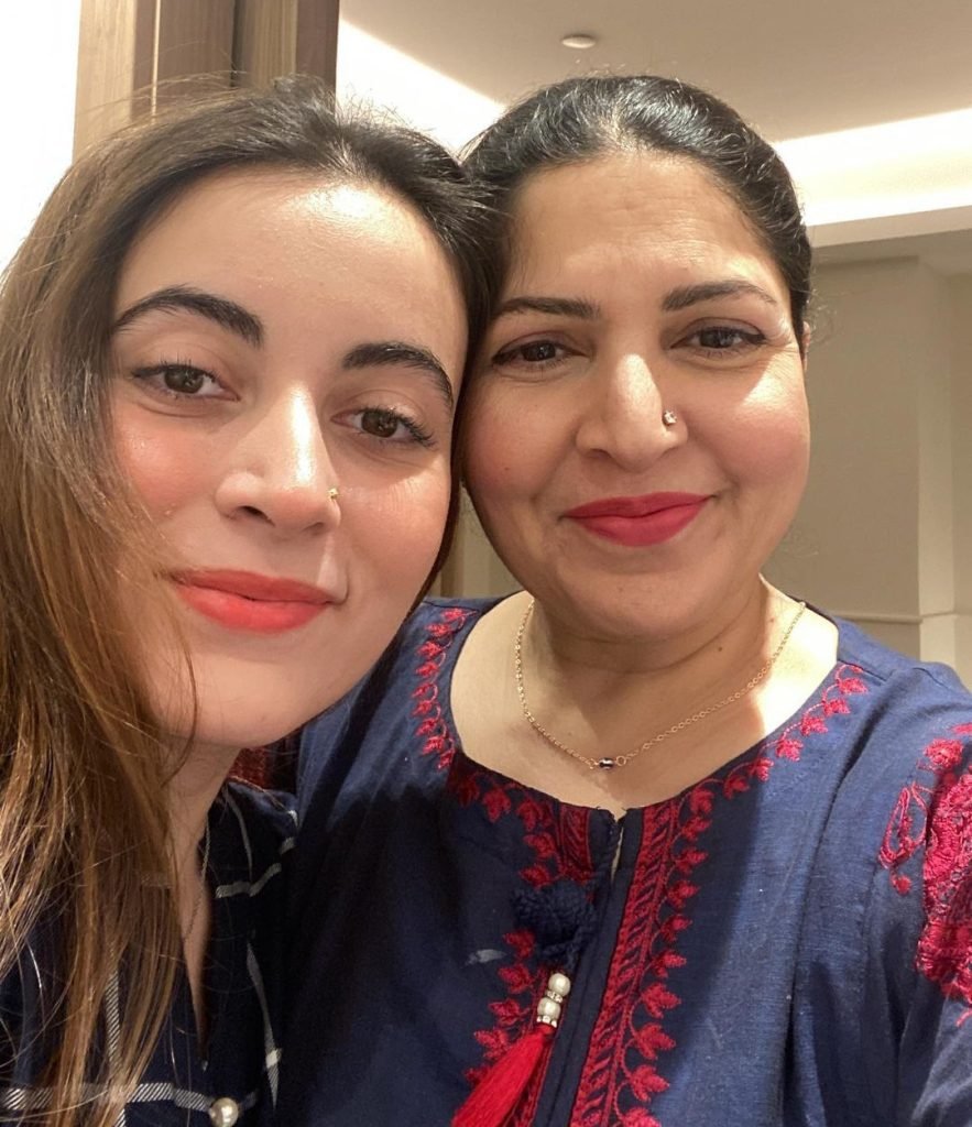 Beautiful Pictures of Shagufta Ejaz Daughter Engagment 4 Beautiful Pictures of Shagufta Ejaz Daughter Engagment
