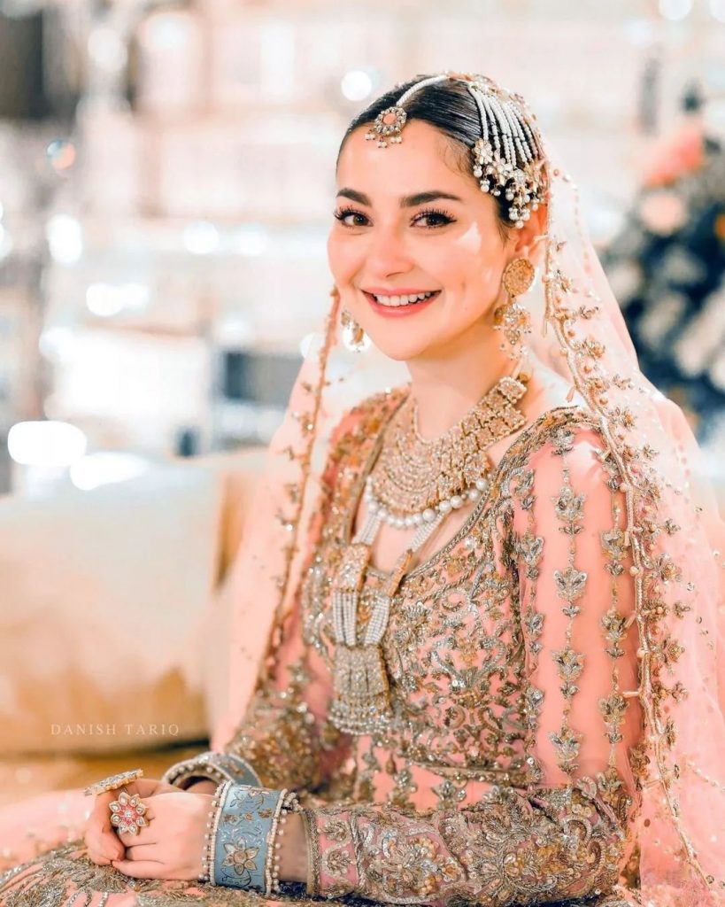 Hania Aamir Smile melts hearts in recent Photoshoot