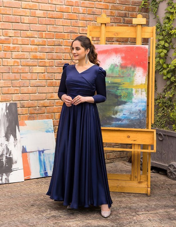 Aiman Khan Slays her Beauty in Blue Attire