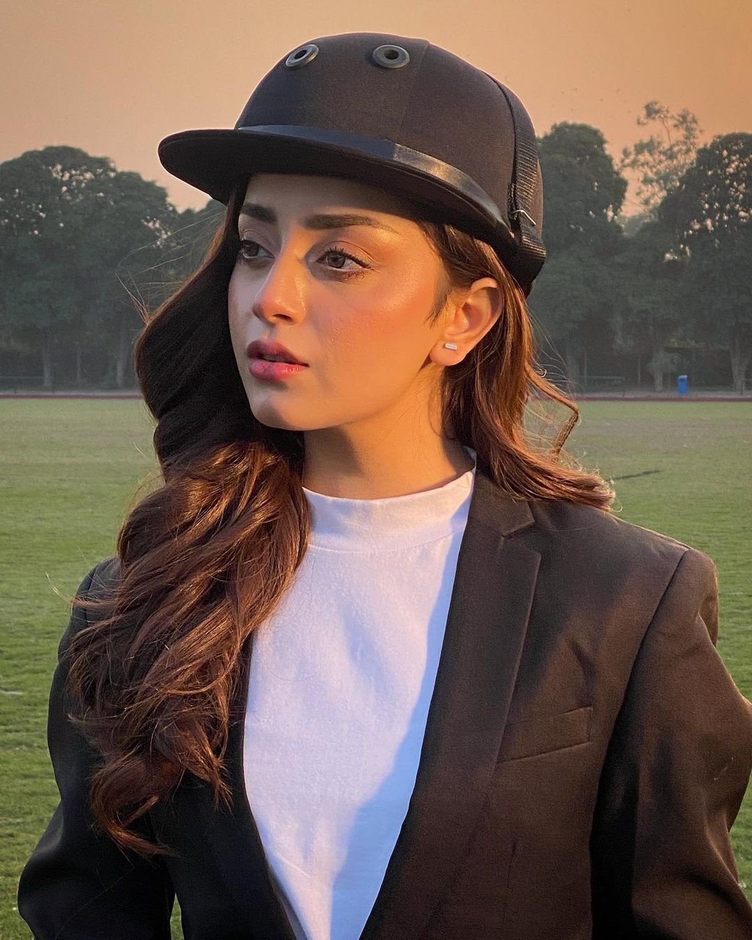 Alizeh Shah slays her Natural beauty in new pictures