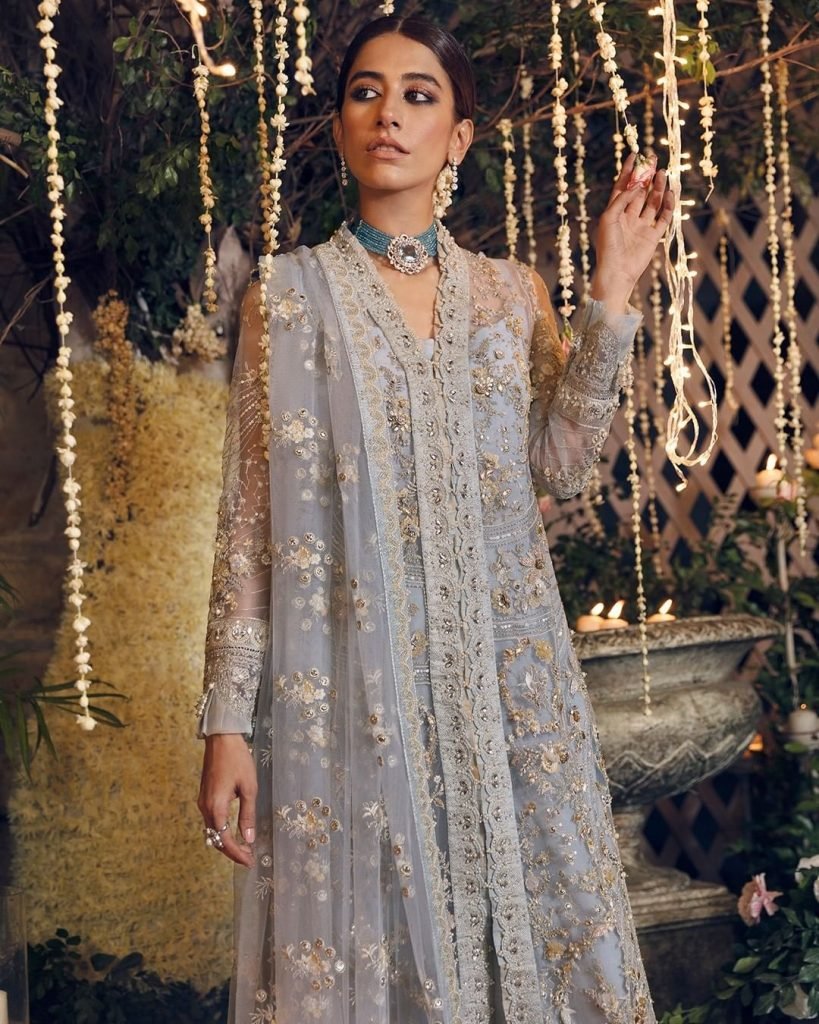 Syra Yousuf is a Sight to behold in Vibrant colors 2 Syra Yousuf is a Sight to behold in Vibrant colors