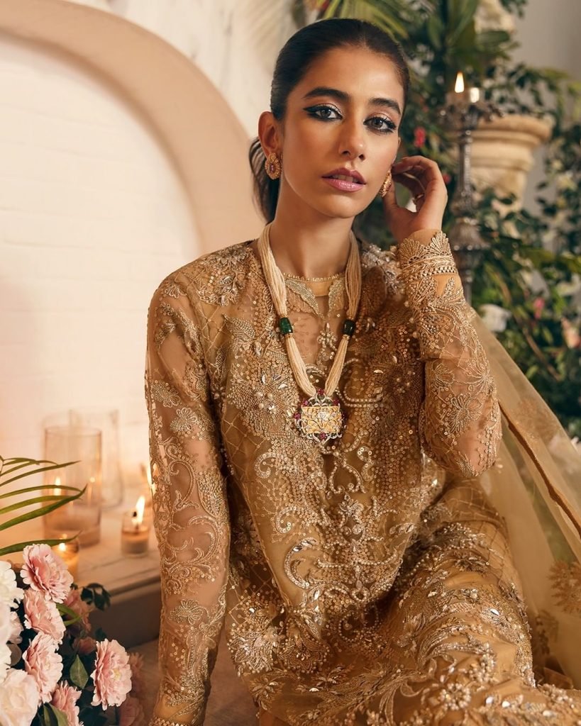 Syra Yousuf is a Sight to behold in Vibrant colors