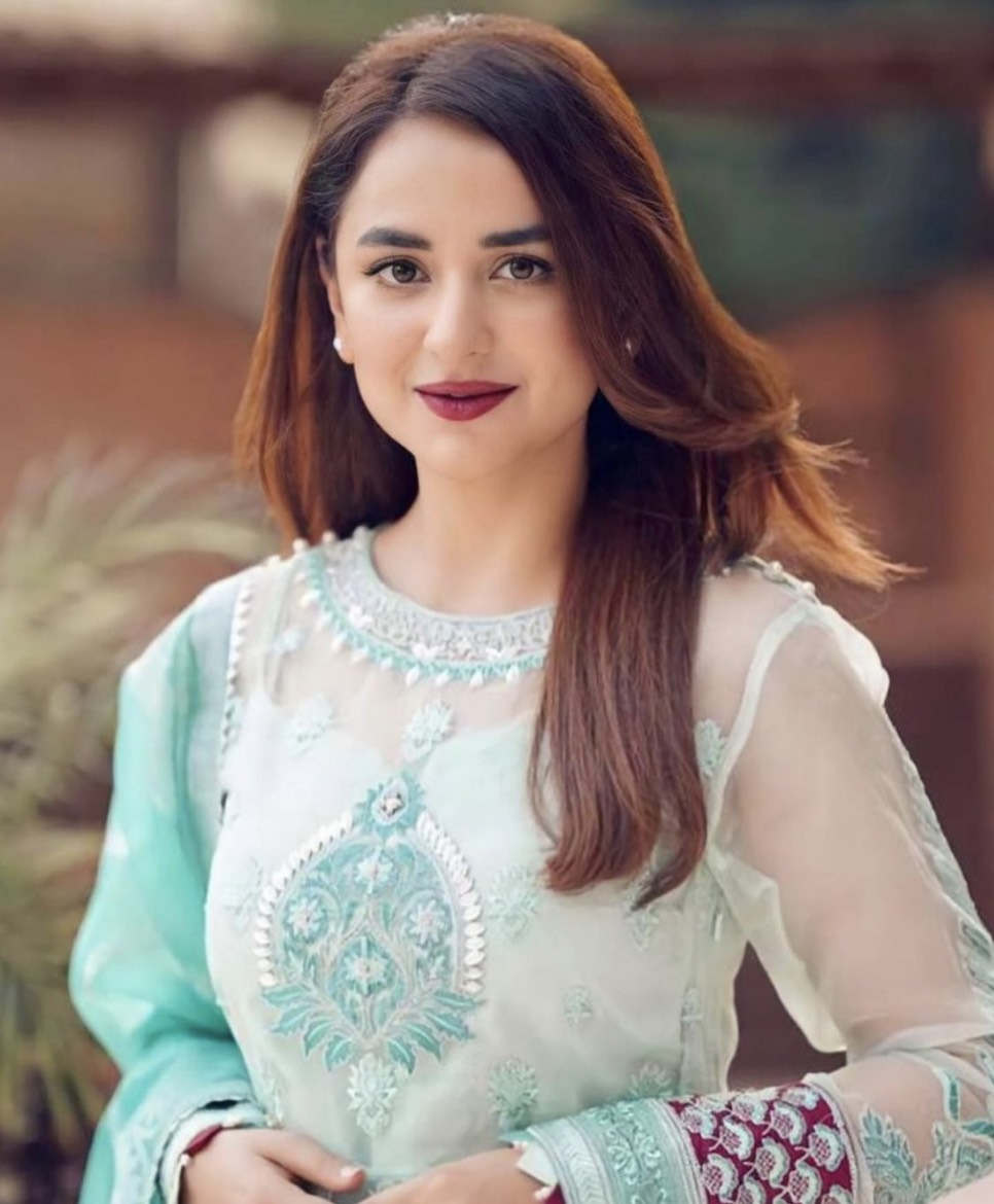 Yumna Zaidi is Epitome of Desi Princes in Recent Vibrant pictures