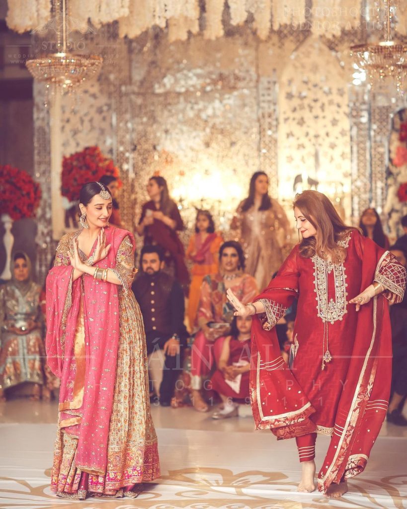 Sheikh and Sabzwari Families Gorgeous Pictures from a Wedding event 15 Sheikh and Sabzwari Families Gorgeous Pictures from a Wedding event