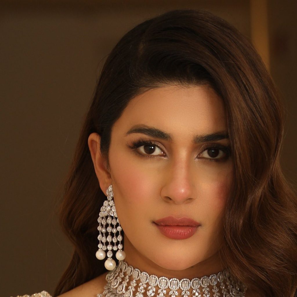 Kubra Khan Channels her beauty in Recent Shoot