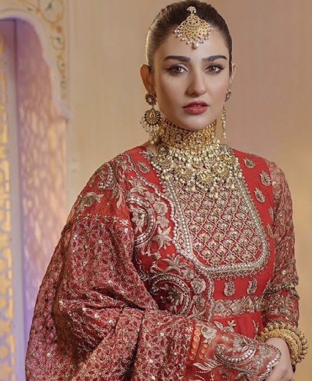 Sarah Khan is Epitome of Grace in Recent Shoot 9 Sarah Khan is Epitome of Grace in Recent Shoot