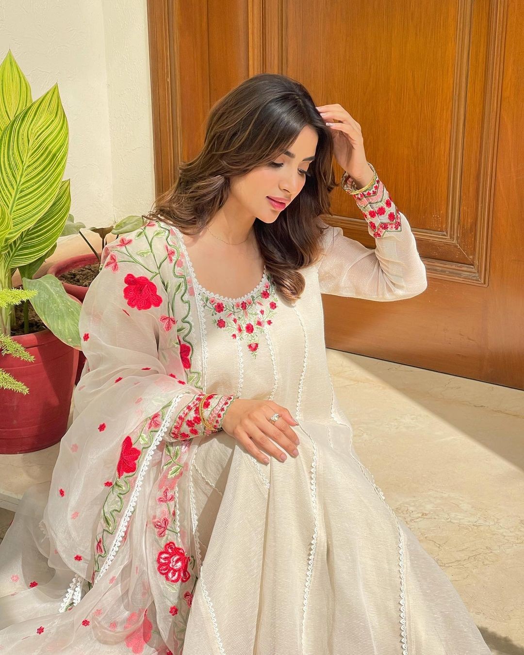 Saboor Aly channels her Desi Diva vibes in Pishwas 7 Saboor Aly channels her Desi Diva vibes in Pishwas