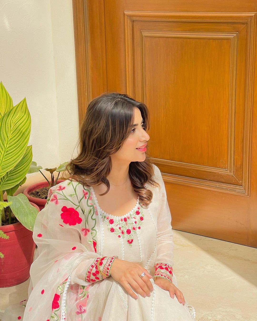 Saboor Aly channels her Desi Diva vibes in Pishwas 6 Saboor Aly channels her Desi Diva vibes in Pishwas
