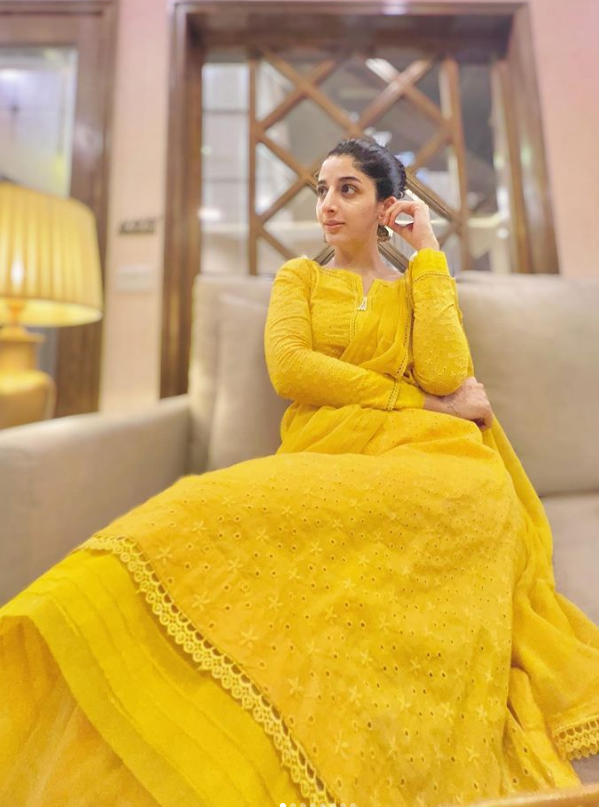 Mawra Hocane Simple Pictures in Yellow Outfit