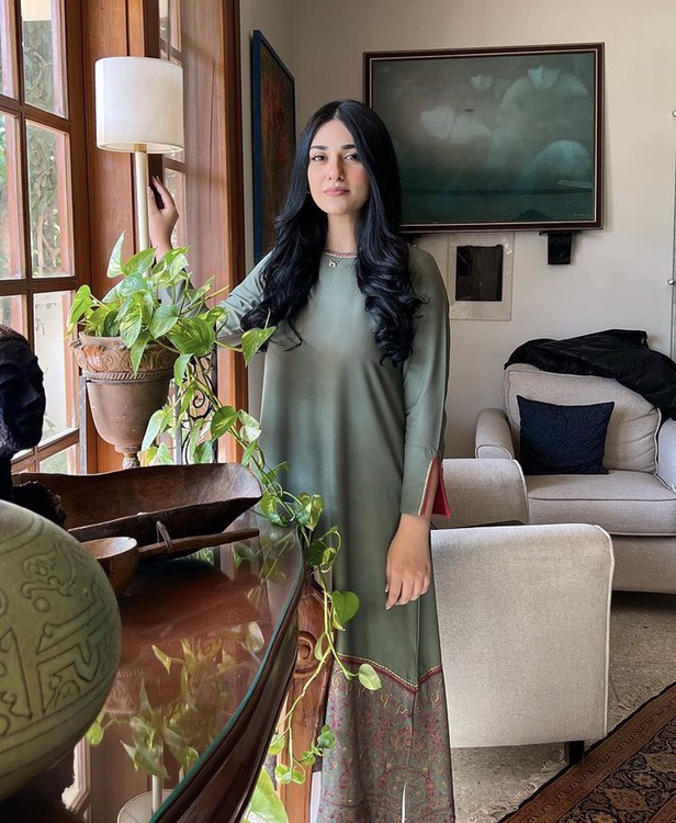 Sarah Khan Fashionista Vibes in simple Eastern Looks