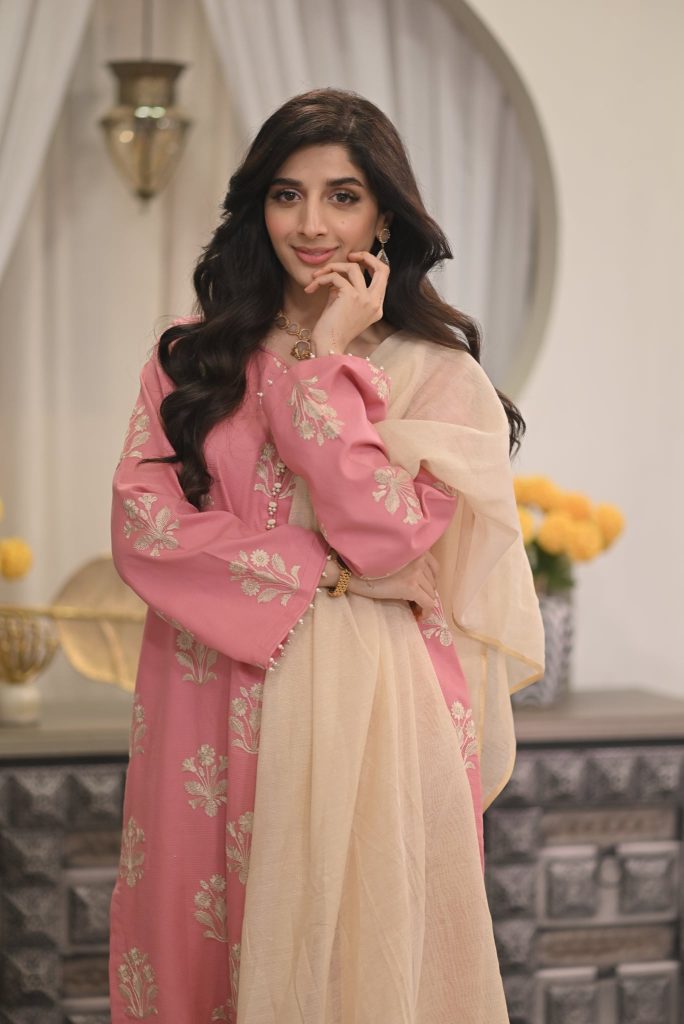 Urwa and Mawra Stunning Pictures from Shan-e-Suhoor