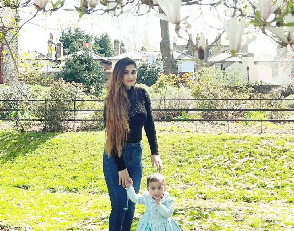 Samiyah Khan Birthday - Gorgeous Pictures with hubby and Daughter 12 Samiyah Khan Birthday - Gorgeous Pictures with hubby and Daughter