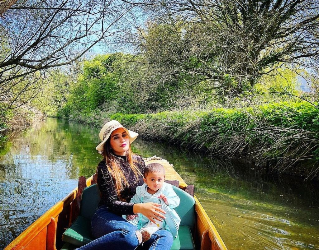Samiyah Khan Birthday - Gorgeous Pictures with hubby and Daughter 10 Samiyah Khan Birthday - Gorgeous Pictures with hubby and Daughter