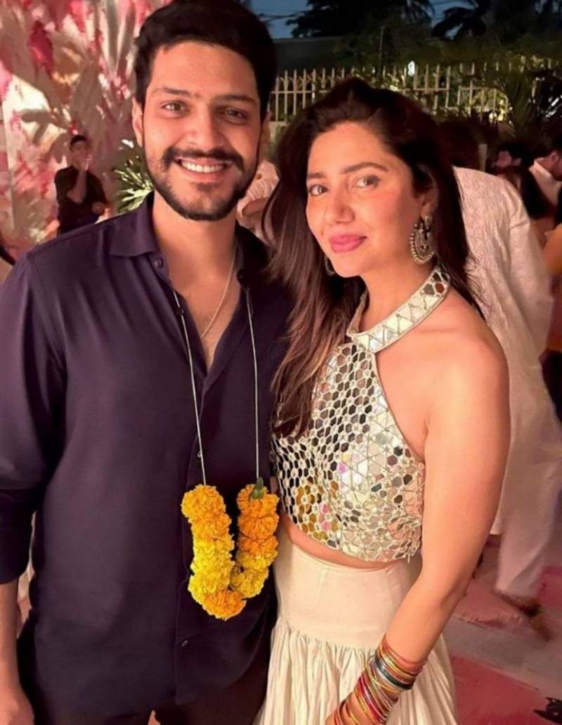 Mahira Khan under fire for wearing Bold Dressing in her brother Engagment