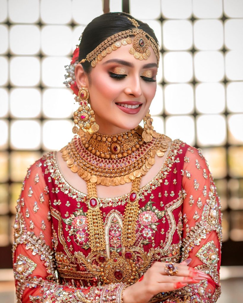 Ayeza Khan Bewitching Pictures from Latest Bridal Shoot