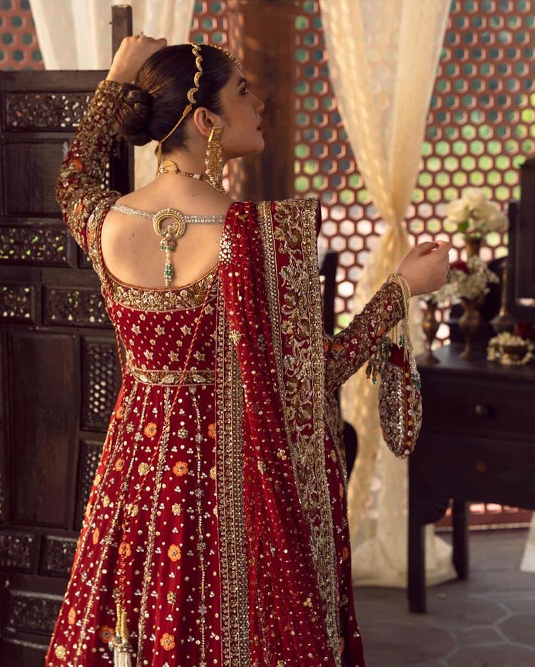 Neelum Muneer Jaw Dropping Clicks wearing Crimson Bridal Attire