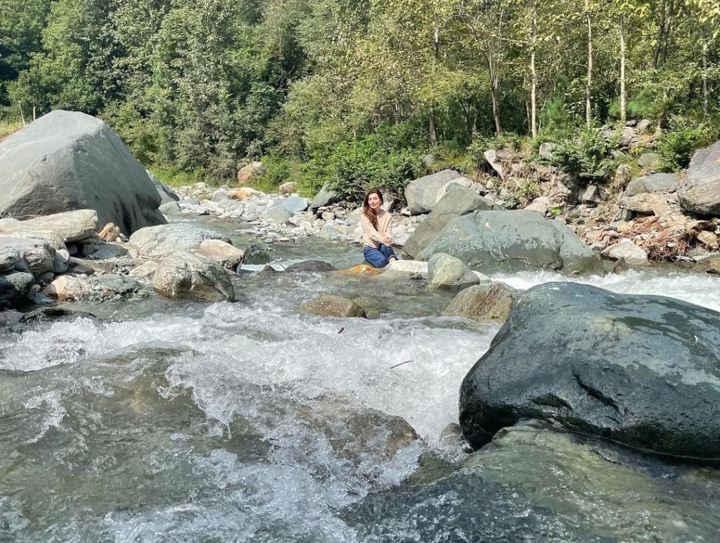 Aisha Khan explores the Valley of Kashmir 8 Aisha Khan explores the Valley of Kashmir