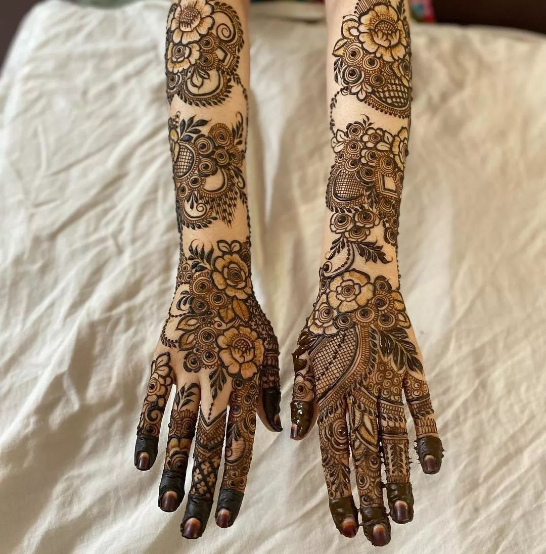 20+ Backhand Mehndi Designs to Make You Stand Out