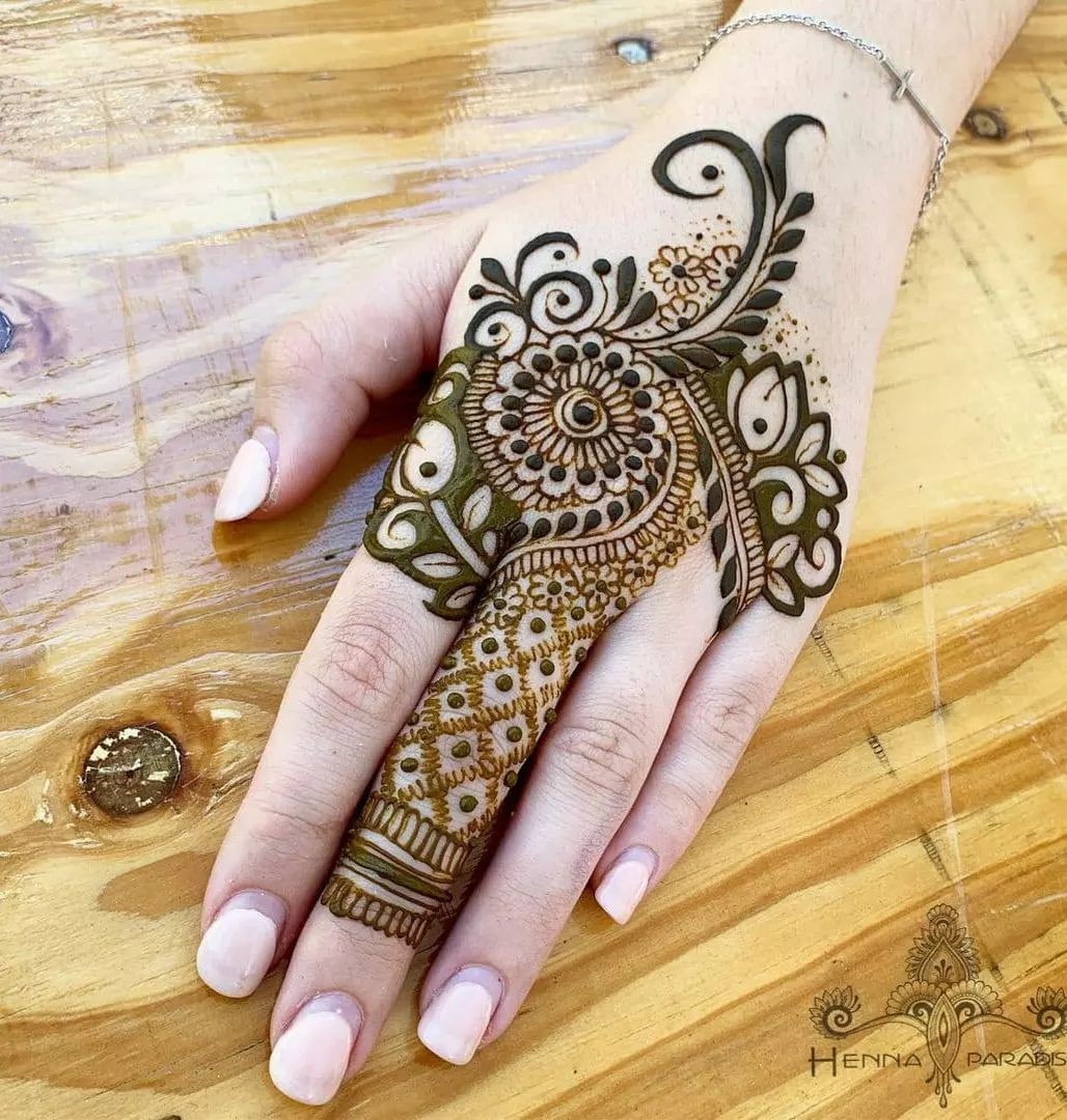 20+ Backhand Mehndi Designs to Make You Stand Out