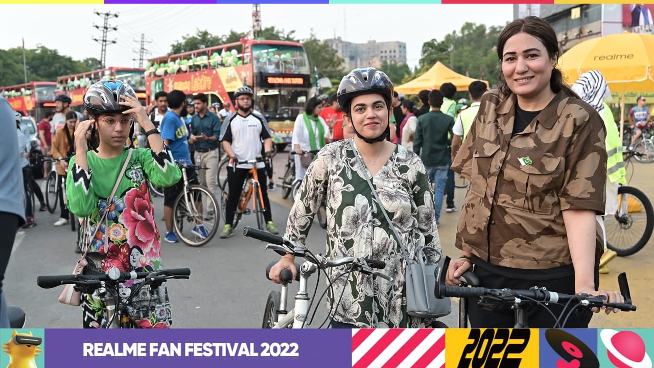 Real Fans Put the Pedal to the Metal for realme's Mega Azadi Ride with Critical Mass Lahore
