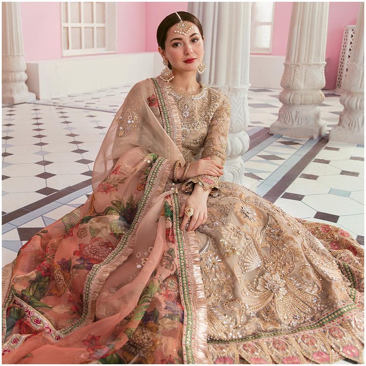 Hania Aamir pose Elegance in Recent clicks