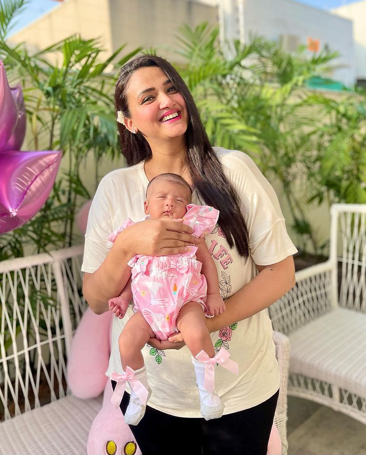 Kiran Tabeir celebrates Her Daughter Izzah Birthday of one Month 4 Kiran Tabeir celebrates Her Daughter Izzah Birthday of one Month