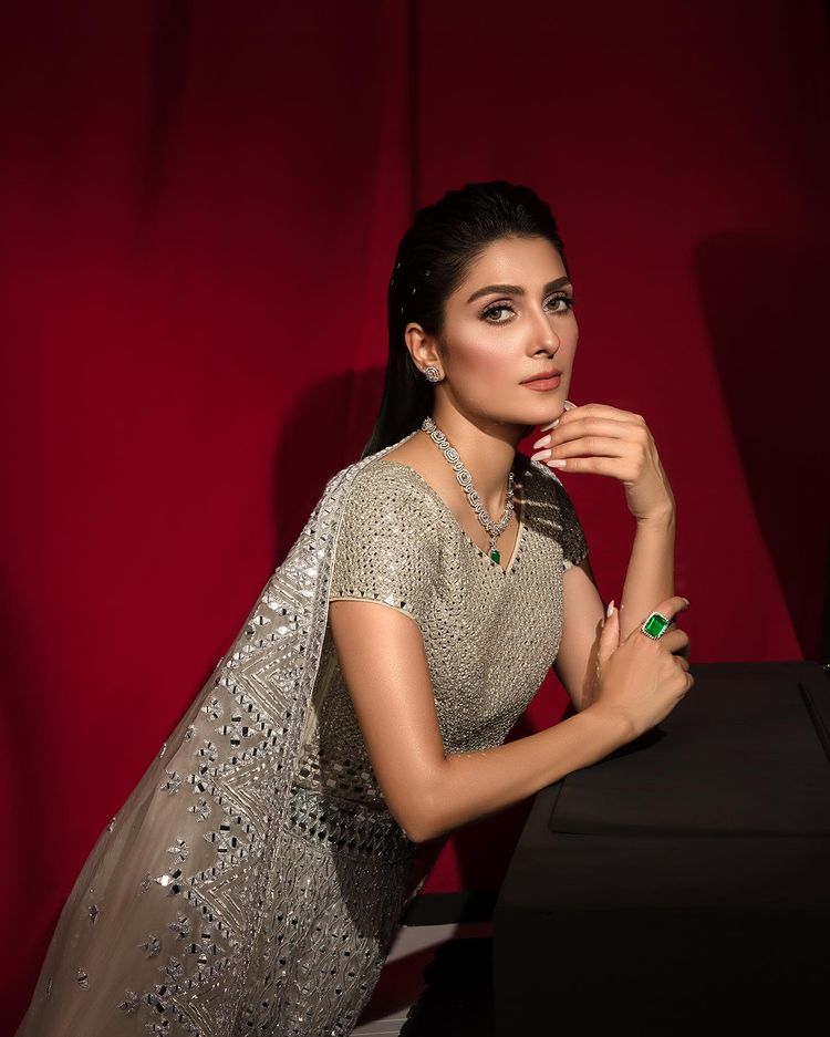 Ayeza Khan earns Fashion Points with her Hum Awards Outfit