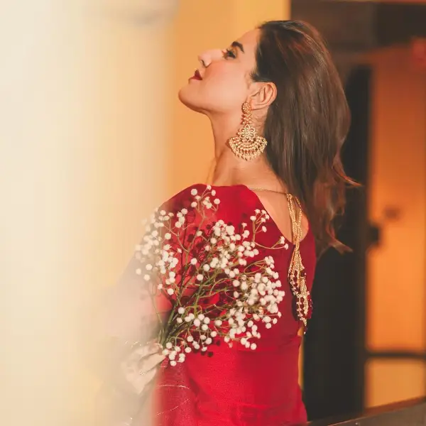 Hareem Farooq Stunning Pictures wearing Crimson 8 Hareem Farooq Stunning Pictures wearing Crimson