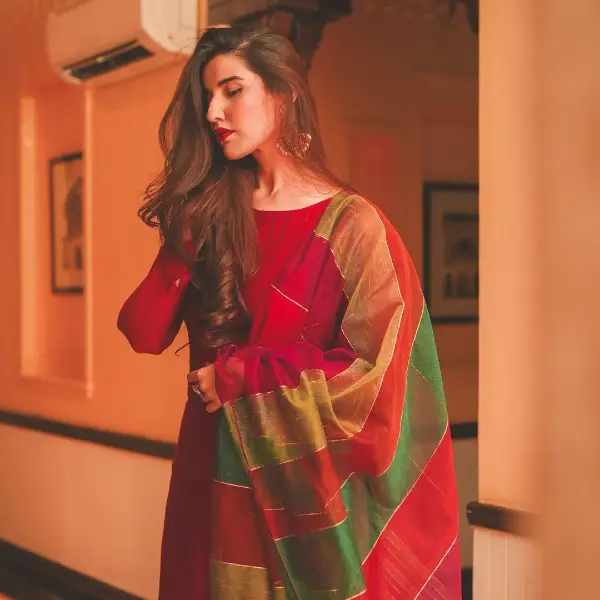 Hareem Farooq Stunning Pictures wearing Crimson 5 Hareem Farooq Stunning Pictures wearing Crimson