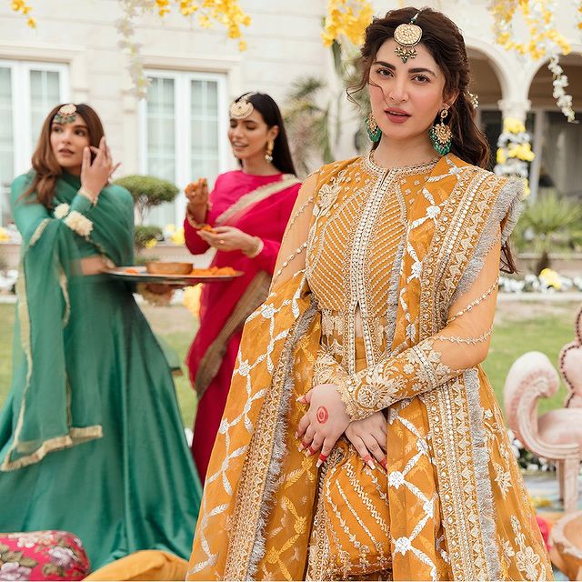 Naimal Khawar Features in Afrozeh "Shehnai" Wedding Collection 3 Naimal Khawar Features in Afrozeh "Shehnai" Wedding Collection