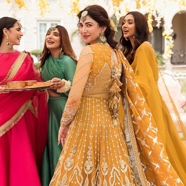 Naimal Khawar Features in Afrozeh "Shehnai" Wedding Collection 5 Naimal Khawar Features in Afrozeh "Shehnai" Wedding Collection